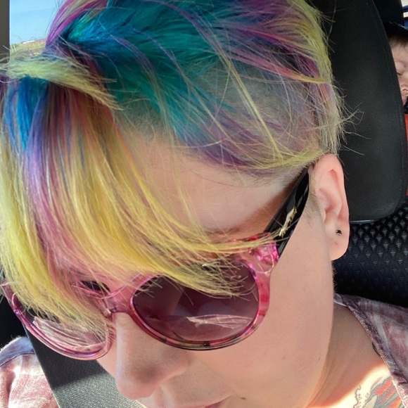 Meet your Posher, Shelley - Picture 4 of 4